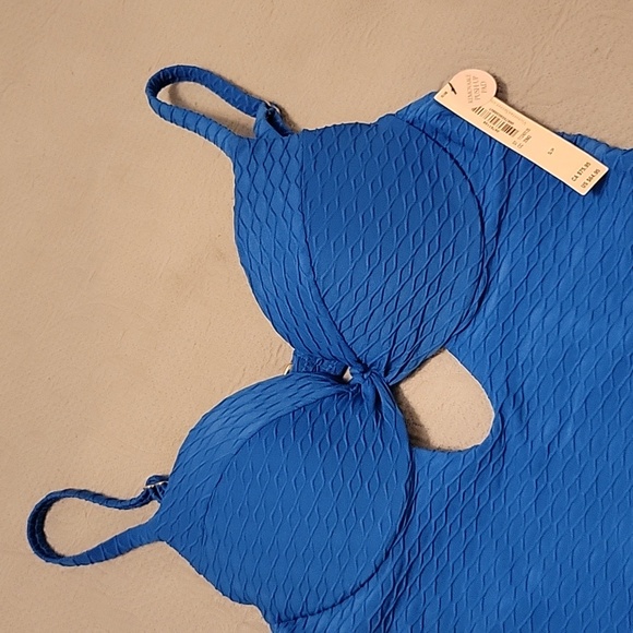 The Twist Removable Push-Up One-Piece Swimsuit - Picture 2 of 4